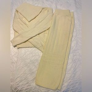 Cream Knit Two-Piece Lounge Set – Size S – Excellent Condition